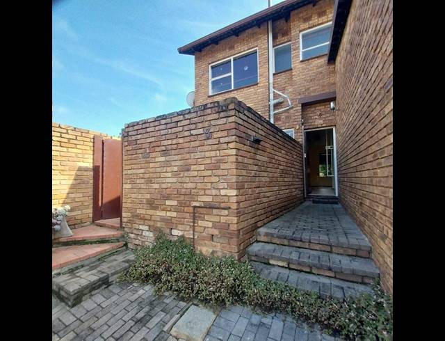 2 BEDROOM DUPLEX FOR SALE IN BIRCHLEIGH